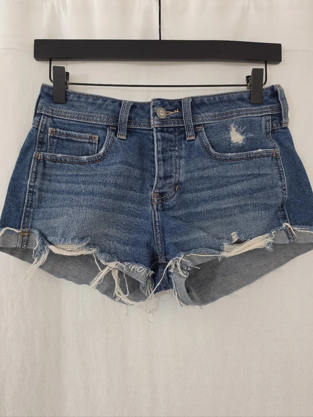 Hollister Low-Rise Boyfriend Short in Distressed Denim Blue Women's Size 25